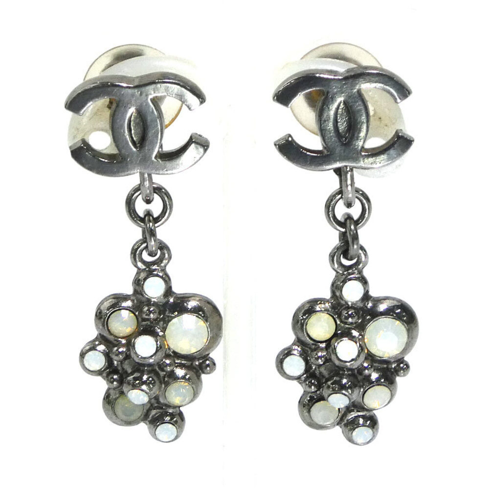CHANEL Authentic Earrings - Picture 1 of 8